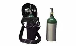 Solunum cihazı ve oksijen tankı ile güvenli evde bakım çözümü, sağlık hizmetleri ve yaşam kalitesini artırır.